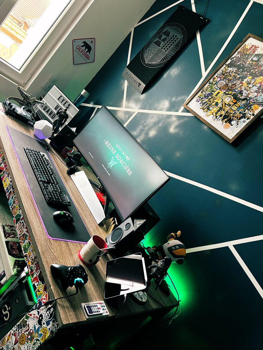 AlexDefaros's tweet photo. @DestinyGameFR @DestinyTheGame desk ready for tonight ! #WitchQueen https://t.co/ya581acBgT