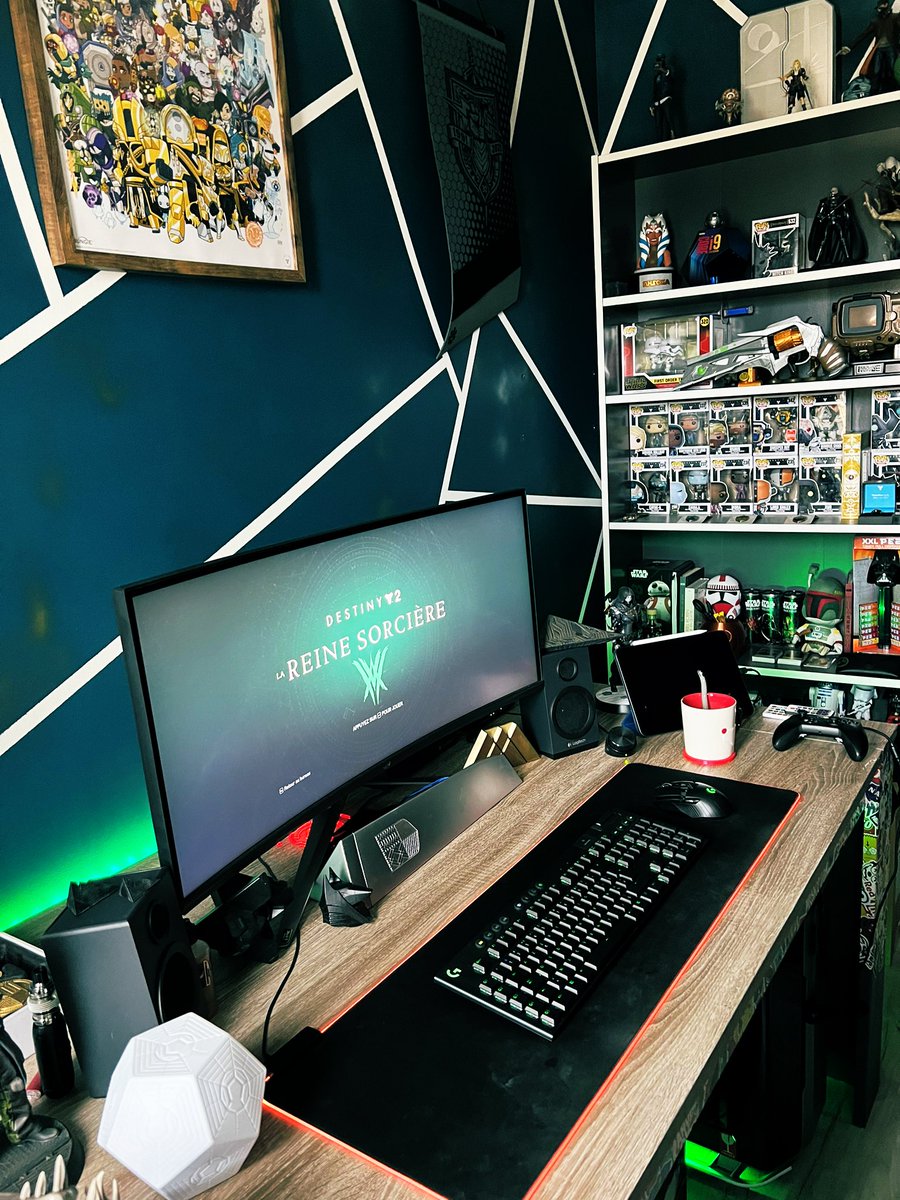AlexDefaros's tweet photo. @DestinyGameFR @DestinyTheGame desk ready for tonight ! #WitchQueen https://t.co/ya581acBgT