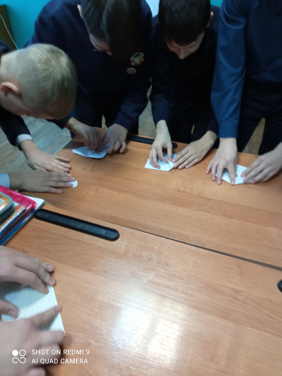 В канун Дня Защитника Отечества в 7 "В" классе Кротовской школы прошёл праздник "А ну-ка, мальчики!", во время которого мальчики весело соревновались и получали поздравления от девочек. <a href="/samminobr/">МинОбрНауки СО</a> <a href="/uprobraz2018/">Отрадненское управление МОНСО</a>