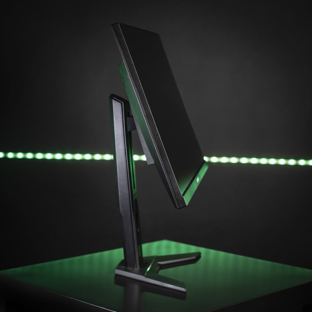 GIGABYTE_DE's tweet photo. What is more perfect than perfect symmetry? 
The ultimate gaming experience with M28U.

https://t.co/ah7b9mSLjt

#AORUS #GIGABYTE #M28U #4K #GamingMonitor https://t.co/gu4dB15KqT