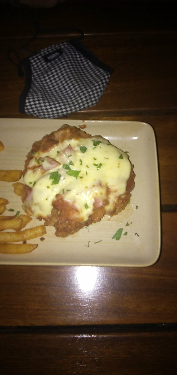 uwouldlove2bme's tweet photo. Smallest Parmy I have ever had Brisbane Brewhouse so shit #Dinner #brisbanepub #foodie #brewhouse https://t.co/jOAFQLQ2C5