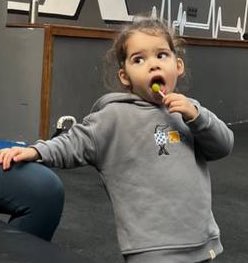 Vamanim's tweet photo. meme girl 😂 https://t.co/5AYKkaw9Ex