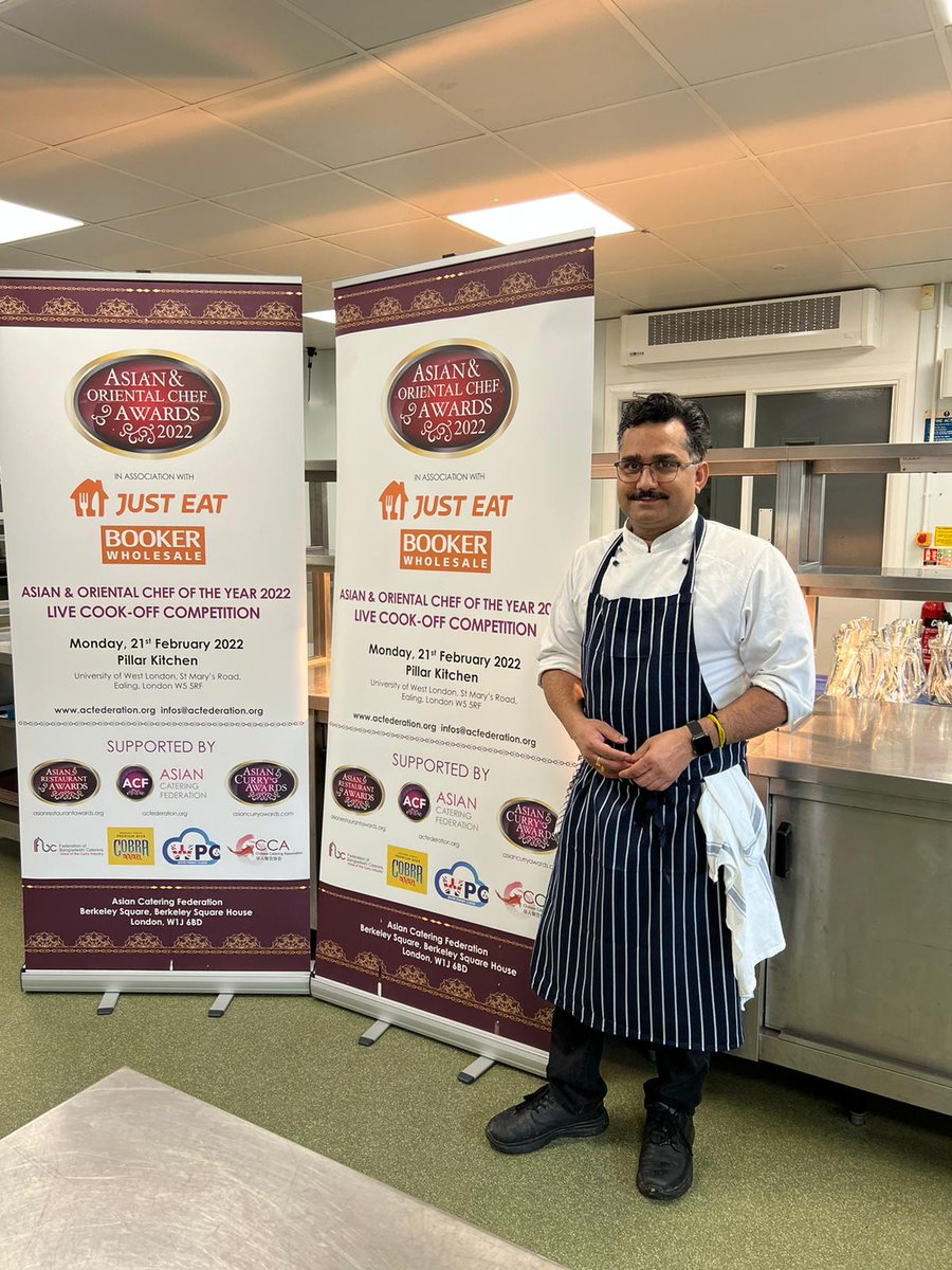 MridulaBaljekar's tweet photo. Winner of 2022 Indian Chef of the Year  #ashwanikumar, Head Chef at #MangoLounge #windsor with his winning dish. Smoked guinea fowl breasts stuffed with spinach,  feta cheese, raisins and pine nuts, garnished with beetroot froth https://t.co/V4th9idfJG