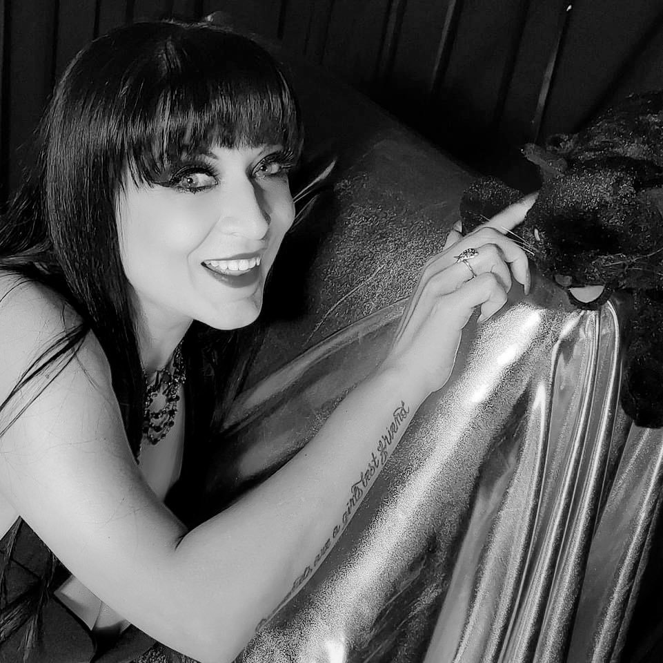 Step aside Salem - Me and my costar Jinx on set of #videoshoptalesofterror