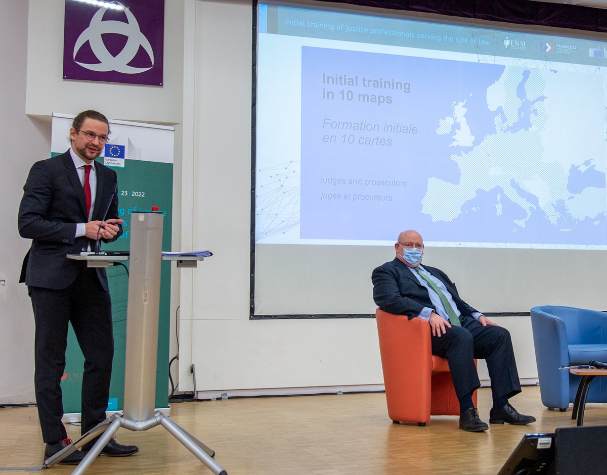 ENM_France's tweet photo. Présentation du panorama de la formation initiale des #juges et #procureurs dans l’#Unioneuropéenne, par Marküs Brückner, #juge, secrétaire général du Réseau européen de formation judiciaire #REFJ : “La formation en #droit de l’#UE existe partout dans les 27 États membres”. https://t.co/qu7B7CE5pg