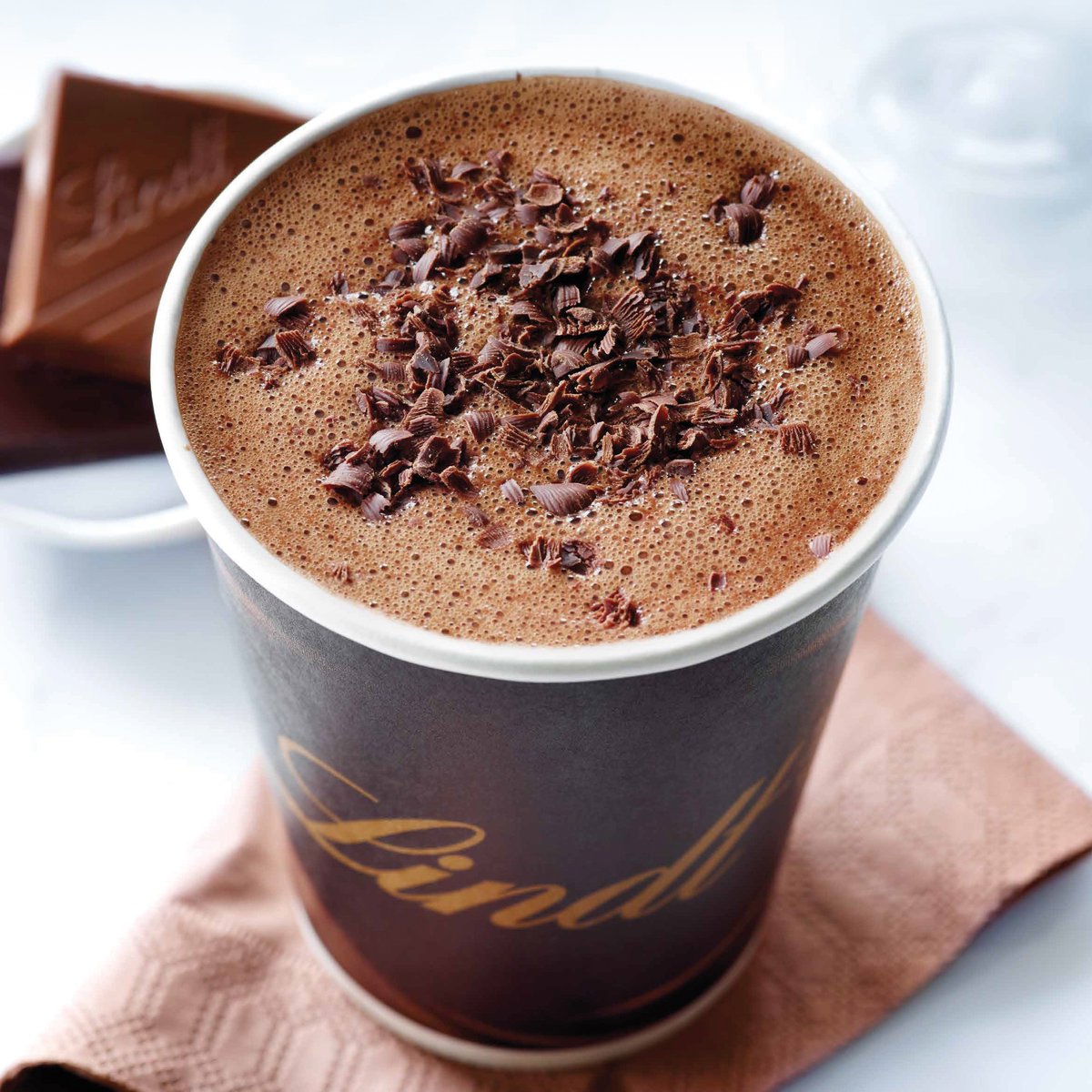 Attention chocoholics! 🍫 The Lindt shop @GunwharfQuays has reopened today with a UK exclusive - the Chocolate Bar. The bar serves a menu of signature hot drinks, made from its unique 'chocolate tap'. ☕️