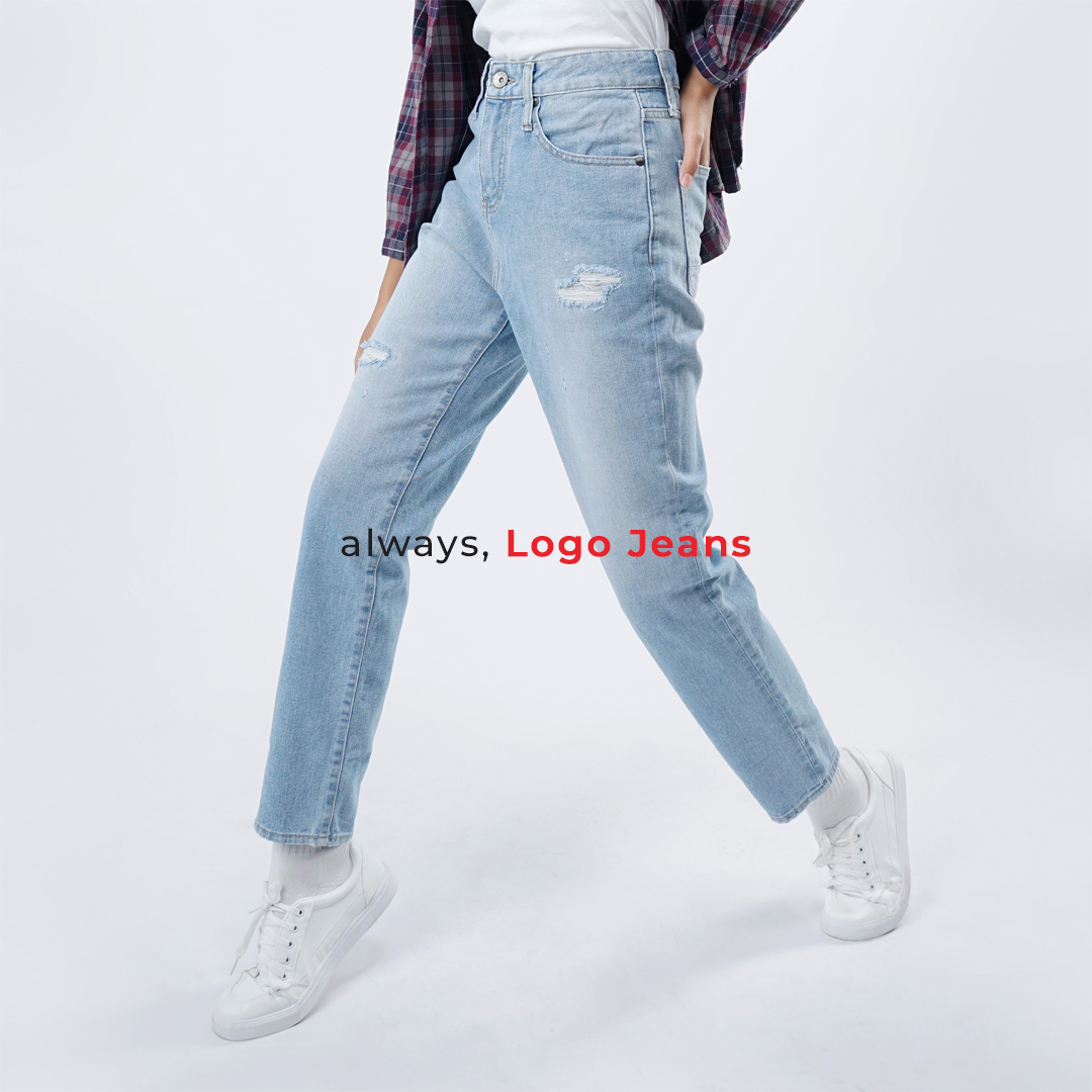 LOGOJEANS's tweet photo. Ini bukan si yang ditungguin? Kenalan dulu sama Boyfriend F5 Series. Denim super comfy bisa di pake di berbagai kegiatan. Ada yang sudah checkout? Coba absen 👇

#logojeans #LOGOismyjeans https://t.co/FvAjV3wzPw