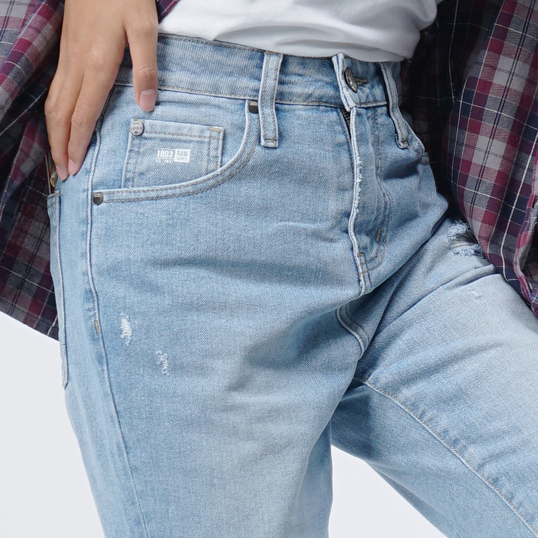 LOGOJEANS's tweet photo. Ini bukan si yang ditungguin? Kenalan dulu sama Boyfriend F5 Series. Denim super comfy bisa di pake di berbagai kegiatan. Ada yang sudah checkout? Coba absen 👇

#logojeans #LOGOismyjeans https://t.co/FvAjV3wzPw