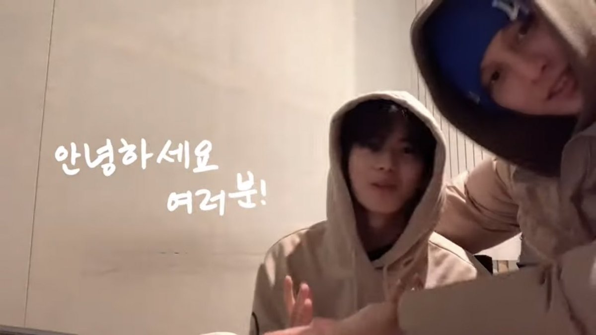 archivesyorch's tweet photo. 220222 YORCHLOG Screenshot 📸 (ft. JAMES)

Watch the VLOG here!
🔗 https://t.co/TkINfQP2Se

#YORCH #TraineeA #Trainee_A @trainee_a https://t.co/A2yOnYZwXo