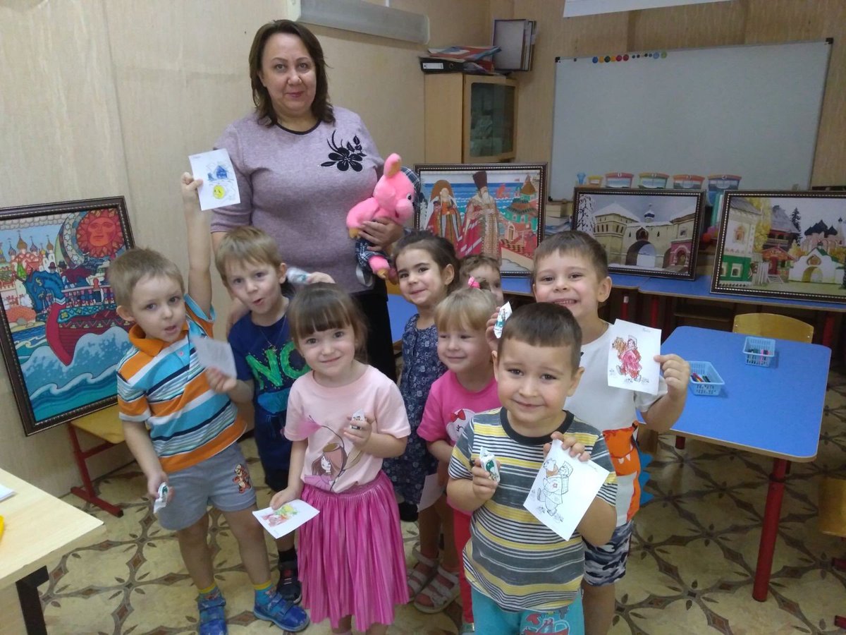 Учитель- логопед Круглякова Н.В.- опытный и талантливый педагог- проводит занятие с воспитанниками