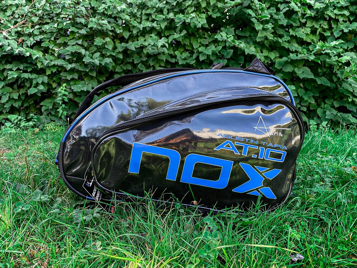 PadelStyle's tweet photo. Sin duda uno de nuestros paleteros favoritos de @agustin.tapia2 de la colección de @noxpadel 😍

Disfruta de un paletero no muy estorboso pero con amplios compartimentos para que no te falte nada. 🙌 https://t.co/ZTaey05ZAc