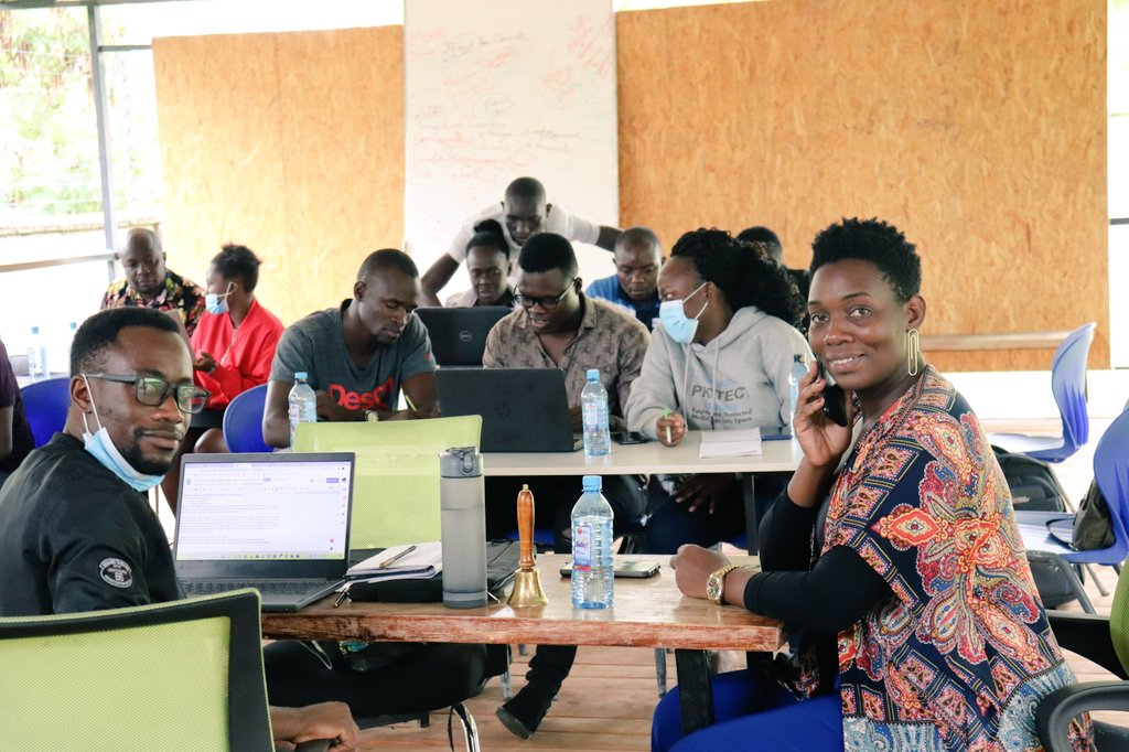 LakeHub's tweet photo. This morning we are hosting @IREXintl  &amp; #iconke participants to upskill and provide them with tips on how to prepare and deliver elevator pitches ahead of the 👇 Data Summit in March 2022
@tjoshwa https://t.co/LO32AO5plB
