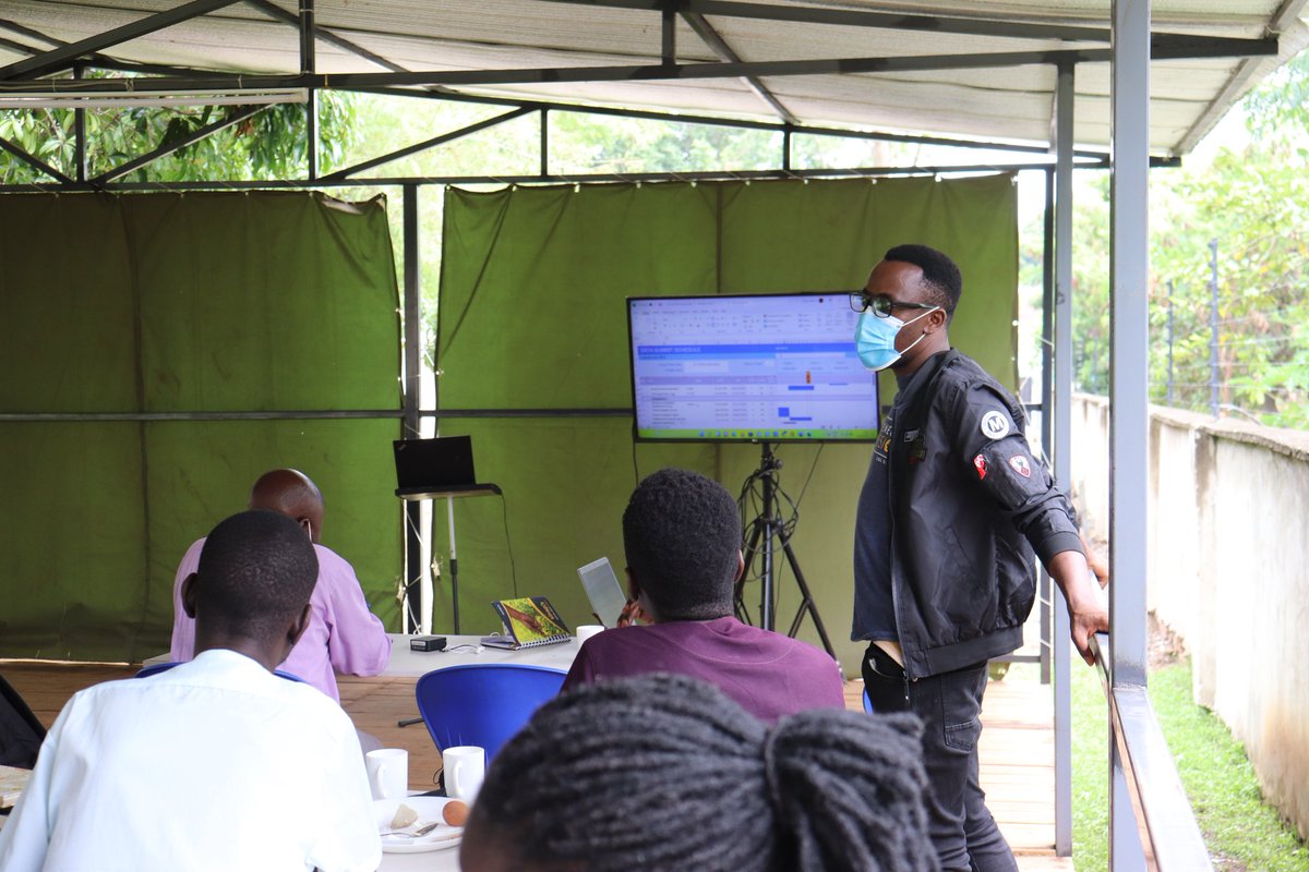 LakeHub's tweet photo. This morning we are hosting @IREXintl  &amp; #iconke participants to upskill and provide them with tips on how to prepare and deliver elevator pitches ahead of the 👇 Data Summit in March 2022
@tjoshwa https://t.co/LO32AO5plB