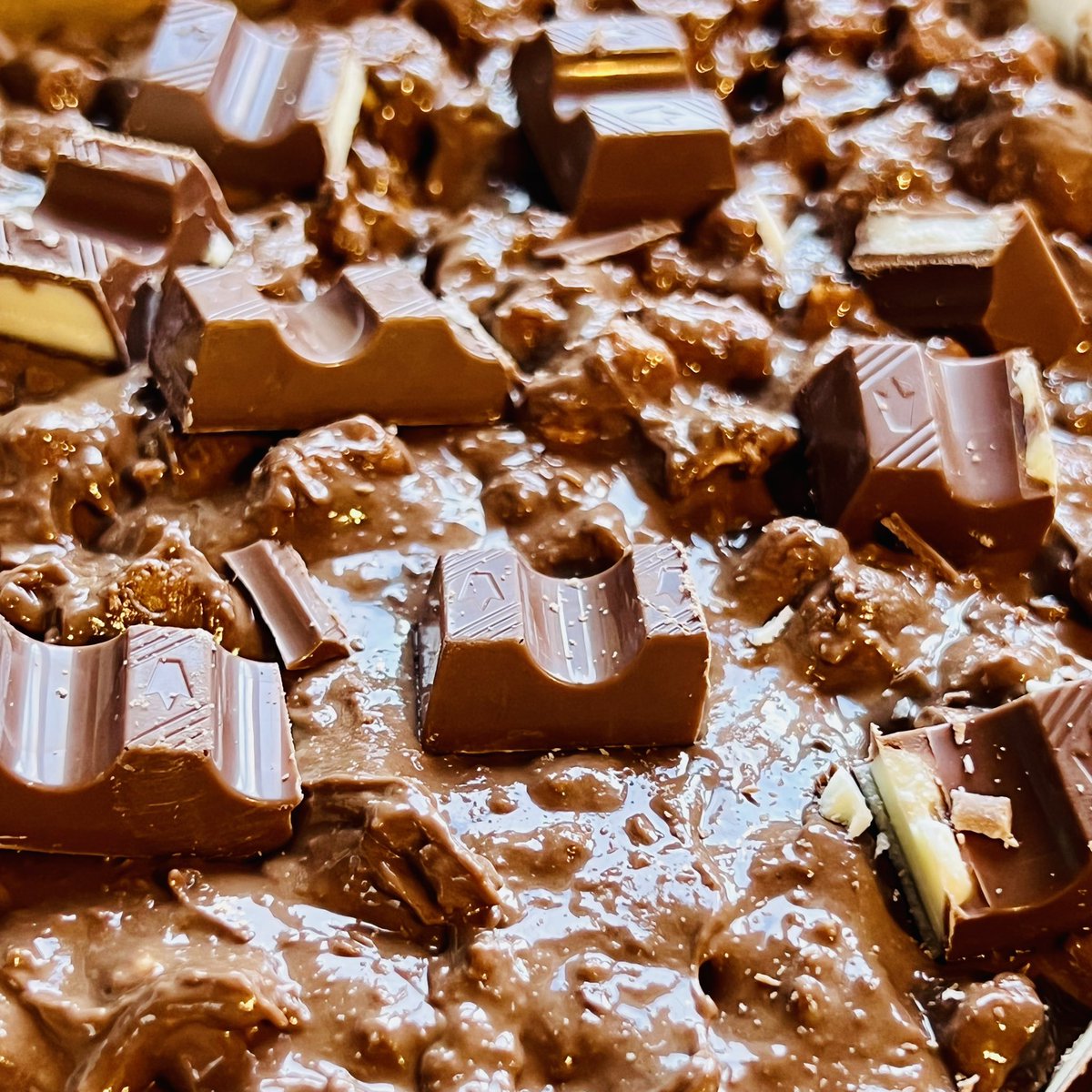 bubbascoffee's tweet photo. Maltesers &amp; Kinder Rocky Road. #rockyroad #maltesers #kinder #kinderchocolate #nutella #cadbury #marshmallow #biscuit #homemade #homemadetreats #coffeetime #coffeeinstagram #specialtycoffee #drogheda #louth #local #shoplocal #smallbusiness https://t.co/WnTiAlpblO