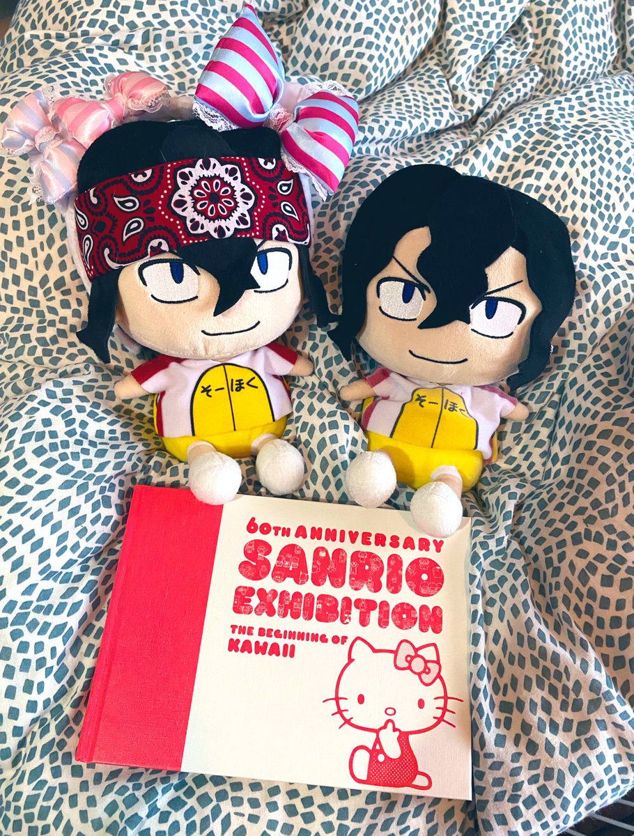 おれのともだち　「おたぬいせんぱい」と　さんりおてんの　ぱんふれっとをかこんで　きねんさつえいしたときの　しゃしんなんだわ