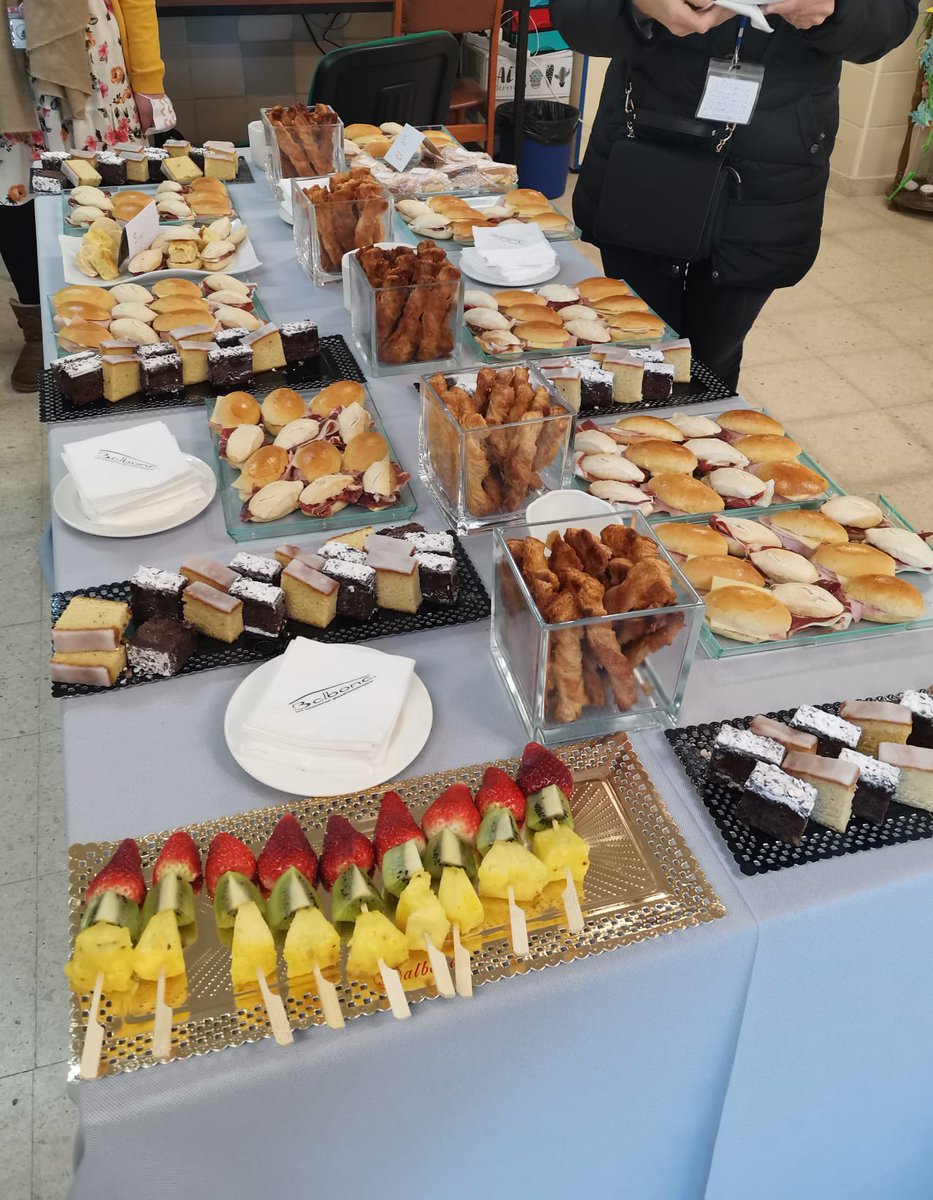 colsanvicente's tweet photo. Hoy, las familias del colegio, nos han sorprendido con este magnífico desayuno para todo el profesorado, ¡¡Mil gracias a todos!! Un detalle precioso. ❤️❤️ #SanVi
#todossomossanvi #juntosenesto #sanviadelante 
@FundEducere https://t.co/jiAr9wRjQn