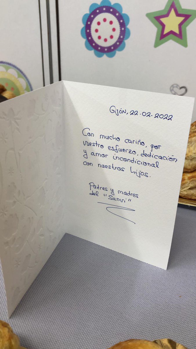 colsanvicente's tweet photo. Hoy, las familias del colegio, nos han sorprendido con este magnífico desayuno para todo el profesorado, ¡¡Mil gracias a todos!! Un detalle precioso. ❤️❤️ #SanVi
#todossomossanvi #juntosenesto #sanviadelante 
@FundEducere https://t.co/jiAr9wRjQn