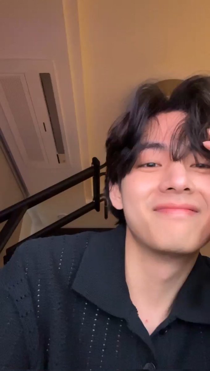 foryoutkk's tweet photo. o que o taehyung postou hoje e já apagou - thread https://t.co/NhKnPlB8KL