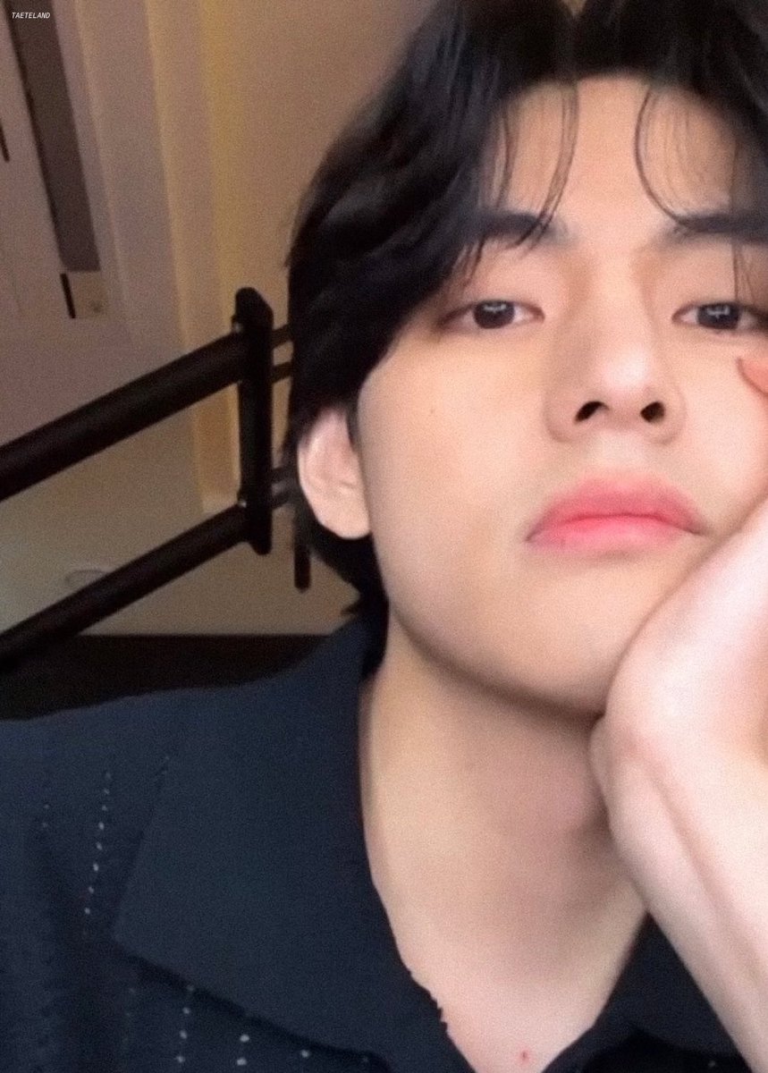 foryoutkk's tweet photo. o que o taehyung postou hoje e já apagou - thread https://t.co/NhKnPlB8KL