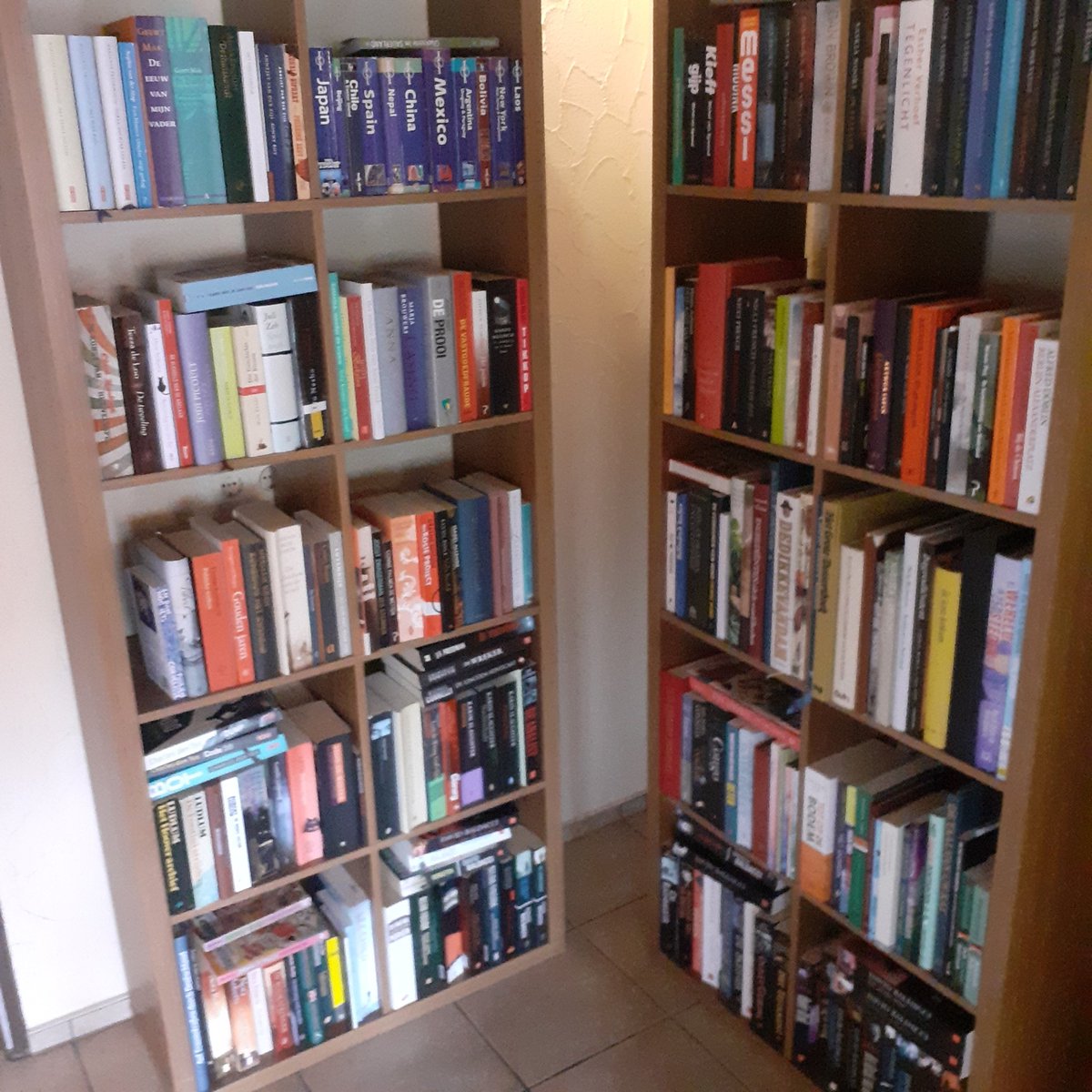 gasthofwestfeld's tweet photo. Wie doet dat nou?
Boeken meenemen naar huis uit onze boekenkast.
Zonder wat te zeggen.
#lezen #boeken #weekendjeweg #raremensen
#wijnoemenditjatten https://t.co/UBUoiJ0CaC