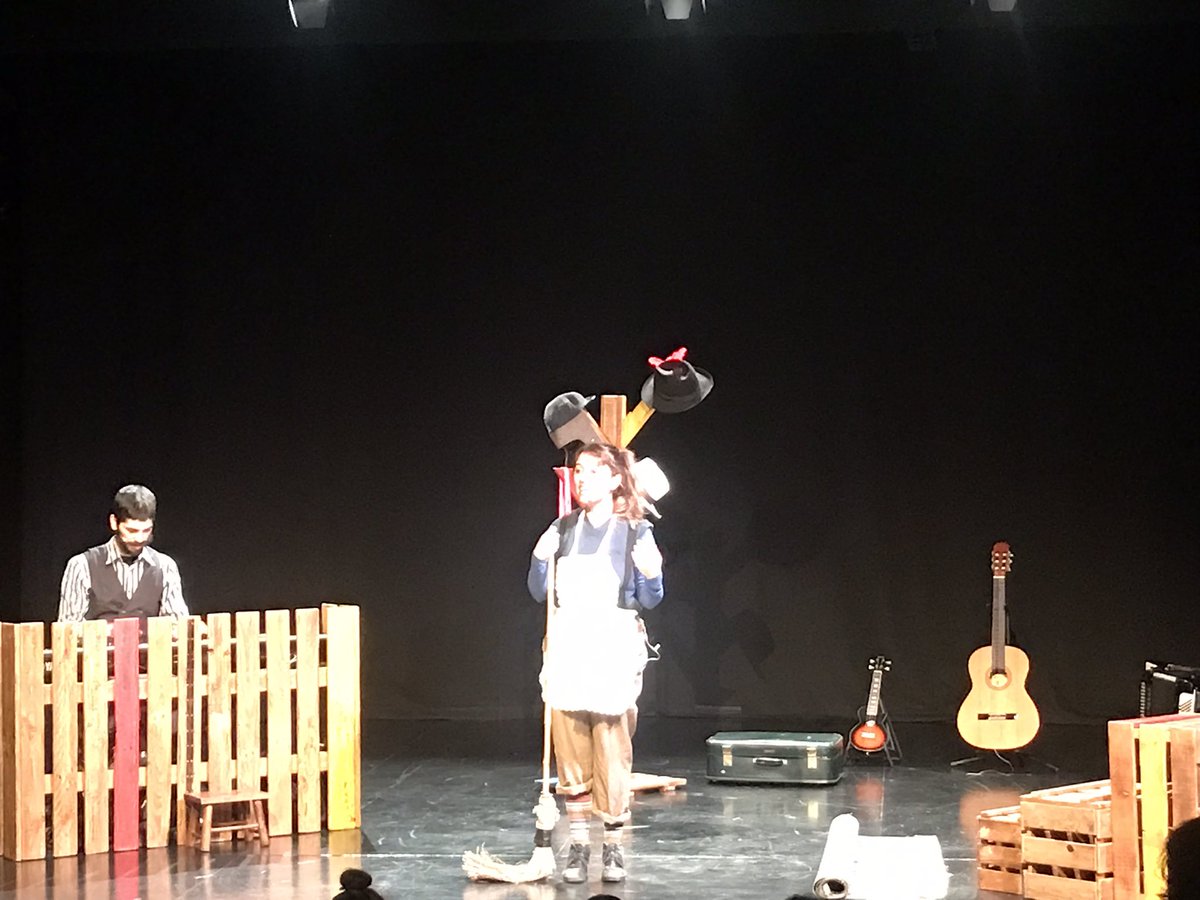 estelguinardo's tweet photo. Educació Infantil va al Tantarantana a veure l’espectacle Canta’m un conte. https://t.co/XBZnx2IRa9