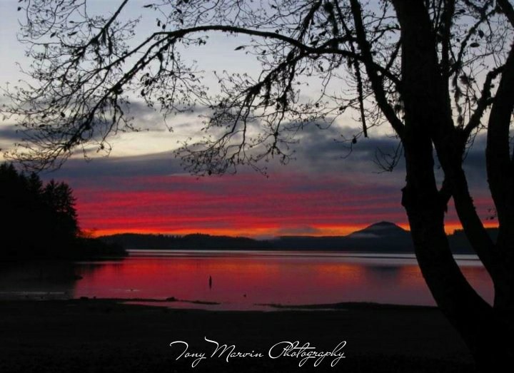 I love photographing sunsets 🌄

#500pxrtg #portangeles #clallamcounty #outdoorphotographer #photographer #photography #tmphotographyw #tlmphotographyw #PNW #wanderingpnw #bloodred #sunset #followmeplease