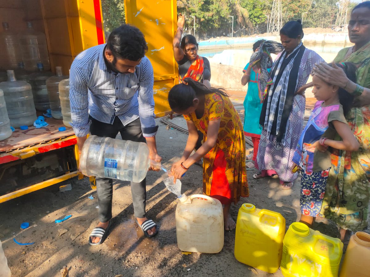 Khushiyaan_Org's tweet photo. Water Distribution- #week58 .
Location - Thane East, Brahmand, Airoli sector-19.
600 families at our Mumbai Rotighar slums is benefitted with clean drinking water weekly. https://t.co/GLyrTD3FAO