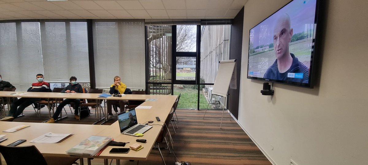 bulbi70's tweet photo. Formation installation JA ce matin. Des échanges avec des post-it sur l'agroécologie et les fermes Dephy. Les thématiques abordées: lutte alternative, techniques de pulvé, communication, économie, nouvelles techno, gestion MO, ferti en AB...
@agribuzztv @EAVPHR @ButlerBerengere https://t.co/XG5JnVTgxV