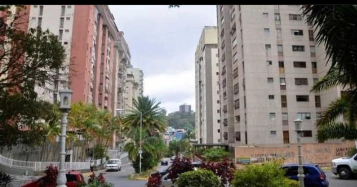 SOLJECA's tweet photo. Buenos días urb. Los nuevos teques tiene 45 días sin suministro d agua 
@El_Noticiero 
 desesperante está situación inaguantable gasto d cisternas comunidad pide URGENTE BOMBEÓ AGUA con suficiente saturación para q llegue ruta 2 edificios grelis villa y santa Rita + perjudicados https://t.co/2S3vSPEafe