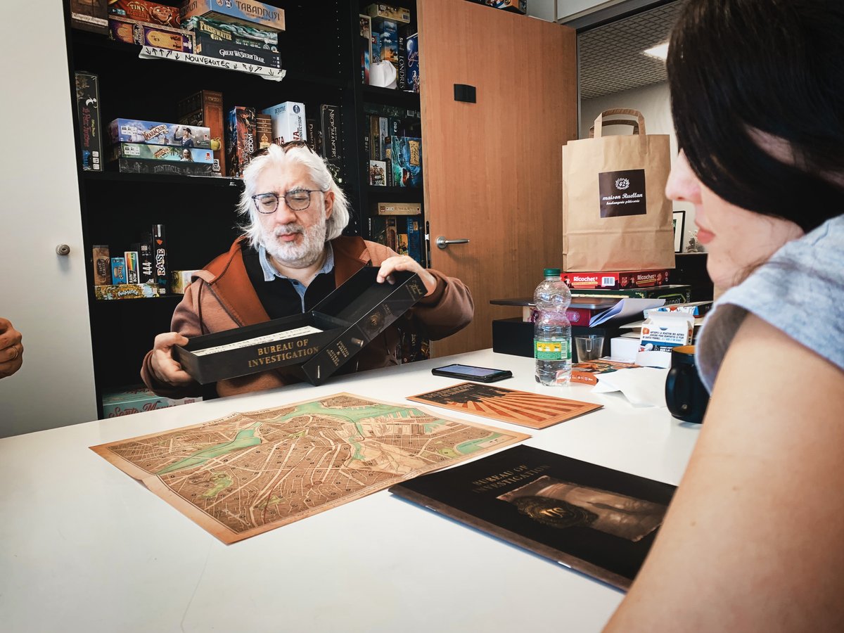 Tric Trac Approved 💙

Dans Bureau of Investigation « Le ton est mature, les enquêtes inquiétantes et l’ambiance sera vraiment au rendez-vous. »

Si vous voulez lire l’article de Monsieur François, ça se passe par ici ⬇️
trictrac.net/actus/bureau-o…