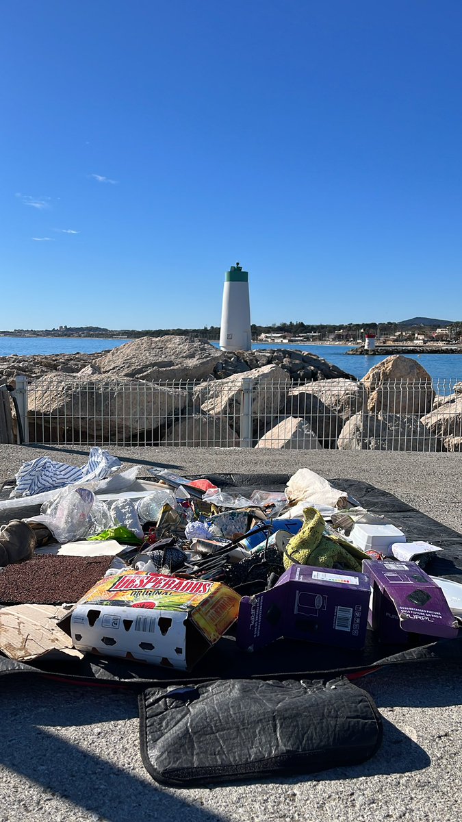 Lucien_Tanghe's tweet photo. Petite collecte à la Marina Baie des Anges, après la réunion préparatoire de l’opération #PortPropre prévue fin mars. 

Merci à Félix le chat pour sa participation active. 😄

@VilleneuvLoubet @blueleafconserv @MerPropre @Pollustock @noplasticfrance @composteo @surfridereurope https://t.co/nqsg8ylQ3n