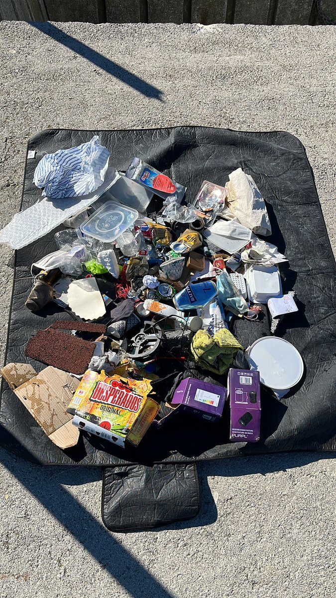 Lucien_Tanghe's tweet photo. Petite collecte à la Marina Baie des Anges, après la réunion préparatoire de l’opération #PortPropre prévue fin mars. 

Merci à Félix le chat pour sa participation active. 😄

@VilleneuvLoubet @blueleafconserv @MerPropre @Pollustock @noplasticfrance @composteo @surfridereurope https://t.co/nqsg8ylQ3n