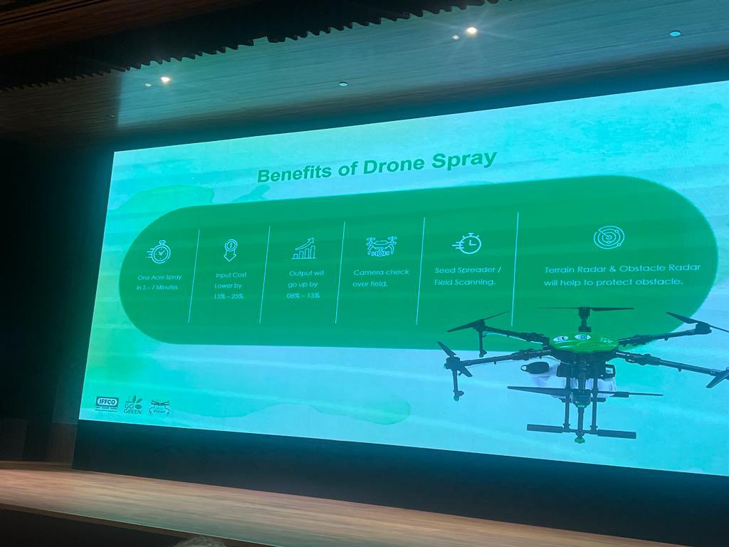 drusawasthi's tweet photo. Today, @shankargoenka from #WowFactors @KrishiViman gave a presentation on use of #IFFCONanoUrea via #Agriculture #Drones in @ExpoDubai #DubaiExpo2020. An #IFFCO innovation reaching across the globe where International Partners are taking interest in #NanoUrea. @iffcoyogendra https://t.co/Ve4zXkNobZ