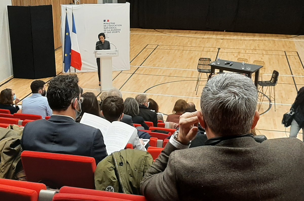 FamillesRurales's tweet photo. [#AssisesAnimation]@sarahelhairy présente le plan d'actions issu des assises de l'#animation après les concertations des acteurs de l'animation socioculturelle. @FamillesRurales continuera à  s'engager pleinement dans le comité de filière #Animation installé au printemps prochain https://t.co/rILFL0ysgO