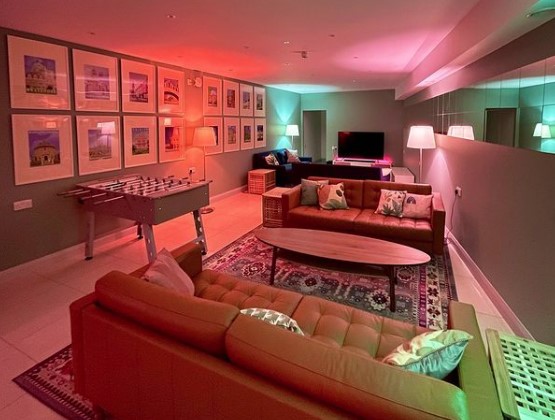 HMCOxford's tweet photo. ๐We have a new student space - in the basement of Maevadi Hall. Featuring colourful lights, a sofa landscape, a foosball table, a tv, & a pantry kitchen. It opens today! Thank you to all those who worked on this project. #LifeAtHMC #StudentLife https://t.co/wlMOUhRsHT