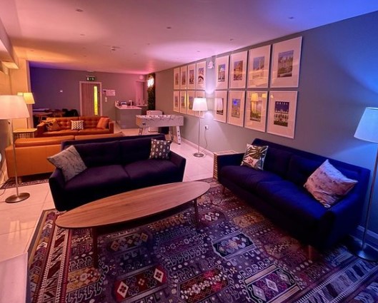 HMCOxford's tweet photo. ๐We have a new student space - in the basement of Maevadi Hall. Featuring colourful lights, a sofa landscape, a foosball table, a tv, & a pantry kitchen. It opens today! Thank you to all those who worked on this project. #LifeAtHMC #StudentLife https://t.co/wlMOUhRsHT