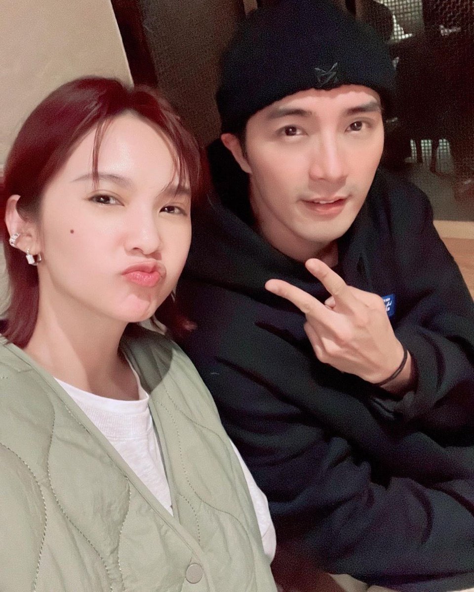 YangChengLinFan's tweet photo. 😱😱😱
Rainie with Mike He and Kingone Wang 🤩
#DevilBesideYou #WhyWhyLove
#RainieYang #Rainie #楊丞琳 #杨丞琳 #レイニー・ヤン #Mandopop https://t.co/926wso12DX