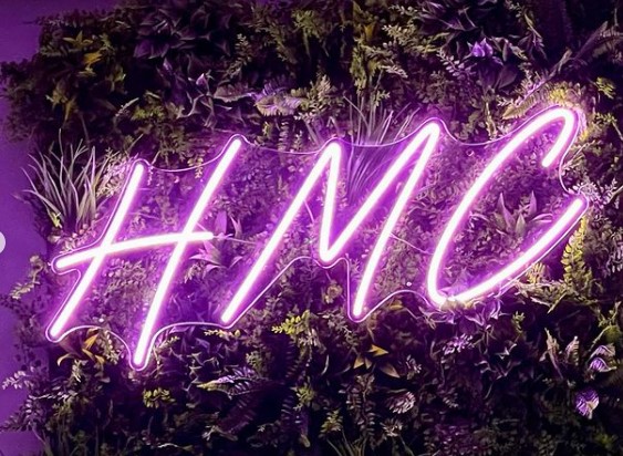 HMCOxford's tweet photo. ๐We have a new student space - in the basement of Maevadi Hall. Featuring colourful lights, a sofa landscape, a foosball table, a tv, & a pantry kitchen. It opens today! Thank you to all those who worked on this project. #LifeAtHMC #StudentLife https://t.co/wlMOUhRsHT