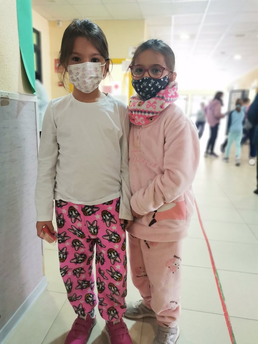 Carl0sTercer0's tweet photo. Los alumnos/as del #ColegioCarlosIII y los niños/as del Centro han cumplido con creces la consigna de #DonCarnal, venir a clase con PIJAMA. #CarnavalCarlosIII #ConvivenciaEscolar #BroadwayInCarlosIII. https://t.co/uiVqf8LA9B