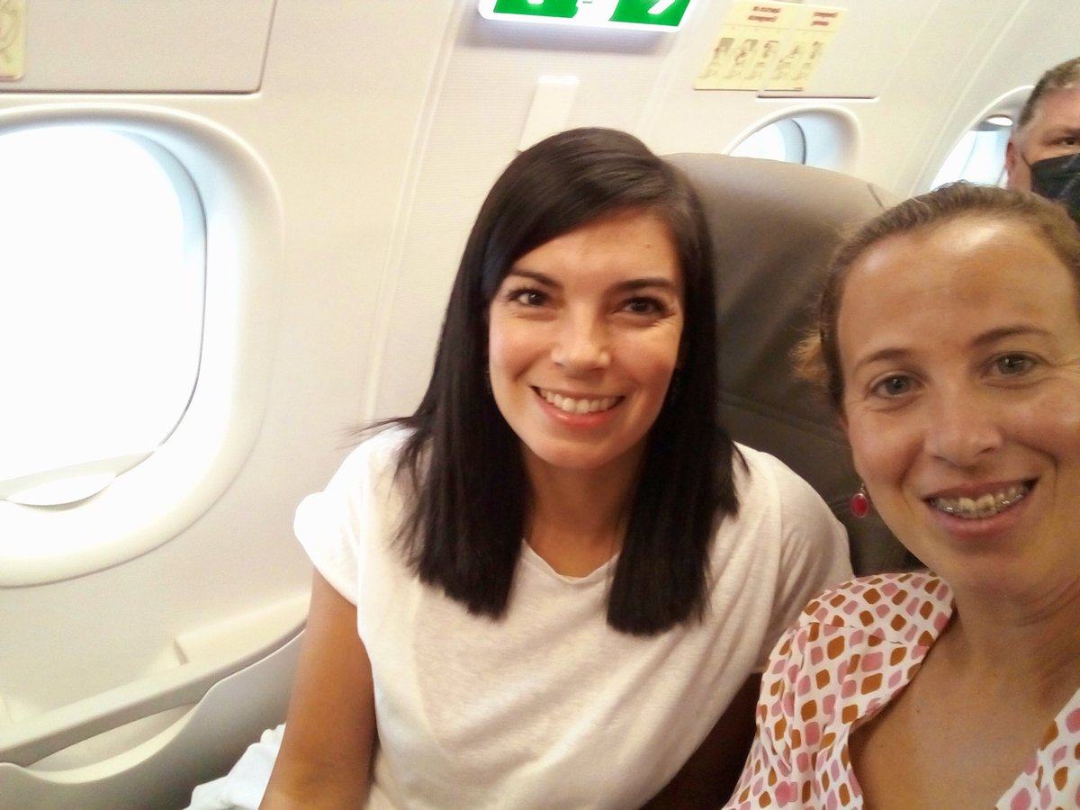 adri_hermosilla's tweet photo. Acá arrancando el viaje de egresados!!! DIGO....el #SeminarioVIII @mteUBA @julitoalonso @piscitelli #Mendoza #LaBanda https://t.co/7uAUG8iasU