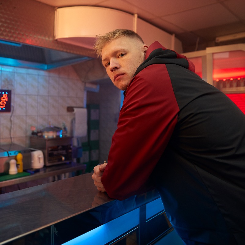 Arsenal's tweet photo. 🐟 You're in safe hands @ChipInnFishBar, 193 Holloway Rd.

🤔 Don't believe us?

🧤 Just ask @AaronRamsdale98 and @theDavidSeaman

#ArsenalSupportingSupporters