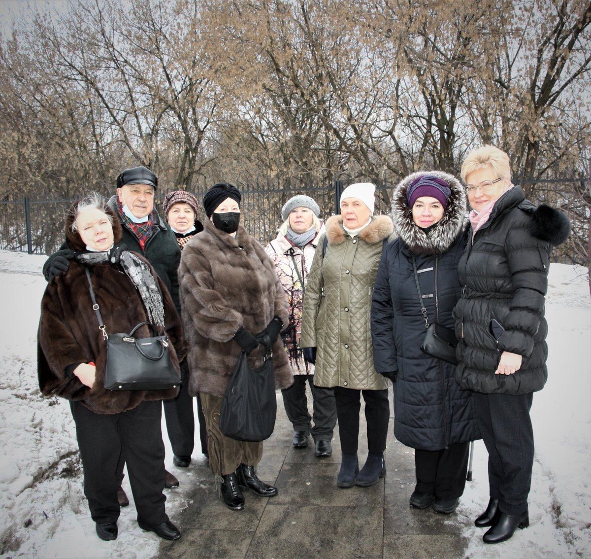 cmirinfo's tweet photo. Накануне Дня защитника Отечества мы с коллегами и нашими дорогими ветеранами снова собрались на Аллее народной благодарности, чтобы сказать слова признательности всем воинам, достойно служившим Отчизне в разные периоды истории нашей страны. https://t.co/6BL9y9MY4a