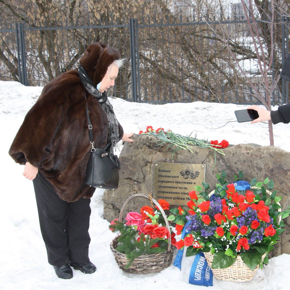 cmirinfo's tweet photo. Накануне Дня защитника Отечества мы с коллегами и нашими дорогими ветеранами снова собрались на Аллее народной благодарности, чтобы сказать слова признательности всем воинам, достойно служившим Отчизне в разные периоды истории нашей страны. https://t.co/6BL9y9MY4a