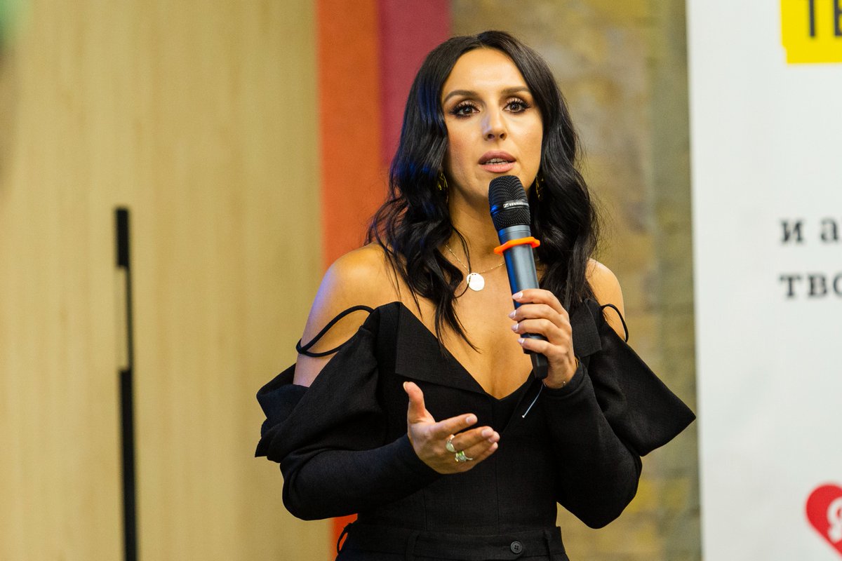 UReportUkraine's tweet photo. #Ukraine singer Jamala became special guest at yesterday discussion with #youth.She shared her experience&amp; confessed she faced challenges at school years as any #young ppl face today. #UReport works closely with partners to support young generation&amp; strengthen their #mentalhealth https://t.co/NBqcX01rzv