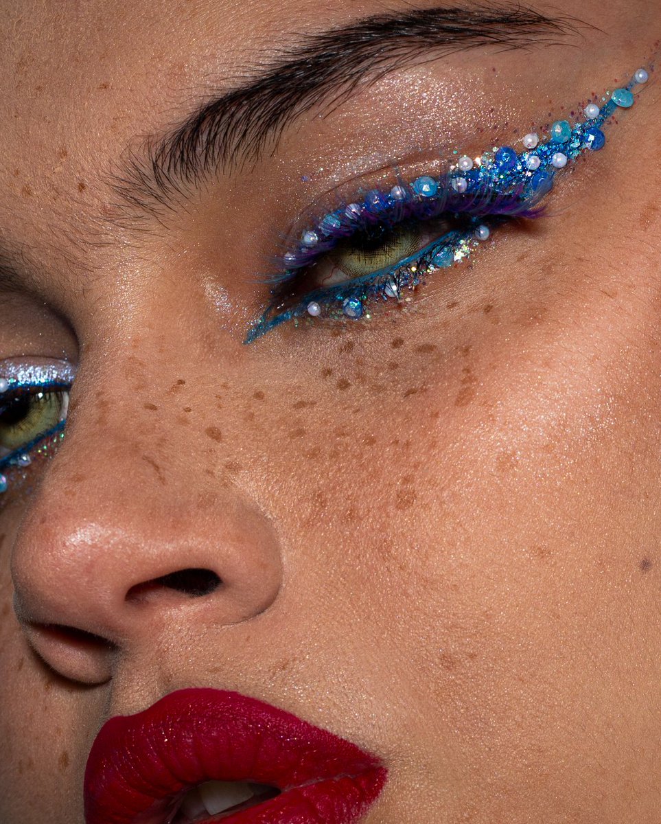 Nefer_lashes's tweet photo. Azul y mucho bling, bling ✨ @Changelesmakeup ha optado por nuestras #pestañasmagnéticas azules 💙Revenge para este pedazo de look, ¿qué os parece?⁠
😍⁠ https://t.co/opxqT4JOO3