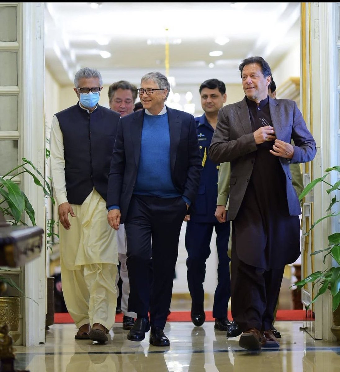SairaSheikh_'s tweet photo. Great leader 
Great cricketer 
Great social worker 
Great personality 
The one and only imran khan🖤
#PakistanLovesKaptan https://t.co/XzGcI5N6B5