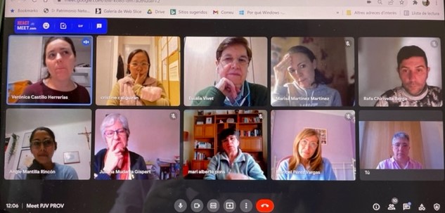 “Avui, 19 de febrer, el grup de “Caminant per la vida” ha trobat un espai online per reflexionar i compartir. Només si intentem projectar sempre la millor versió de nosaltres mateixos podrem aconseguir portar l’Evangeli (i, per extensió, l’alegria) als que ens envolten.