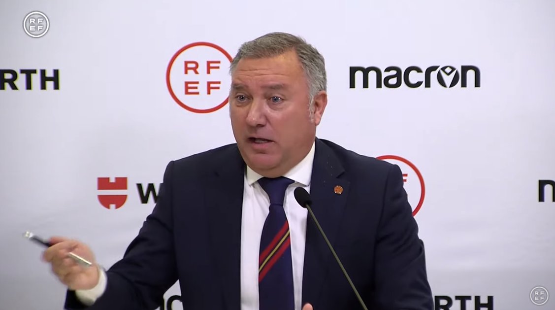 elchiringuitotv's tweet photo. 🔴🎙️Medina Cantalejo, presidente del CTA, explota contra el Real Betis:

🔥 "Ha habido personas desde dentro que han echado más gasolina".

🚔 "La policía ha tenido que estar dos días dando vueltas a mi casa".

💥 "Esperarían que quemaran a mis hijos, que les pegaran... No sé". https://t.co/38e4ad7pVV