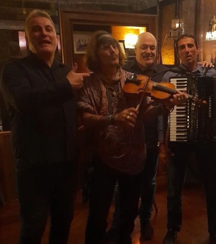 salveogvm's tweet image. I CANT BREATHE U GUYS LOOK AT HIM