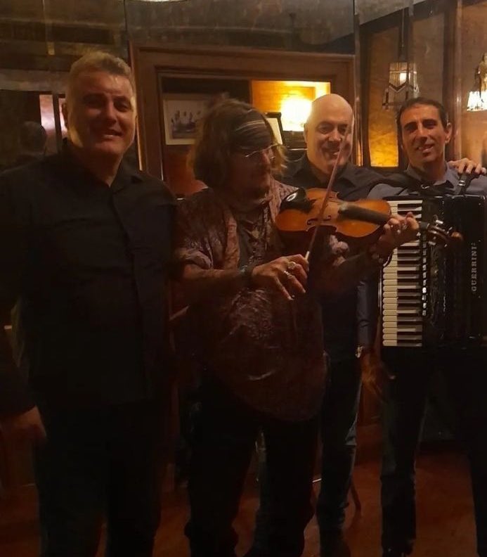 salveogvm's tweet image. I CANT BREATHE U GUYS LOOK AT HIM